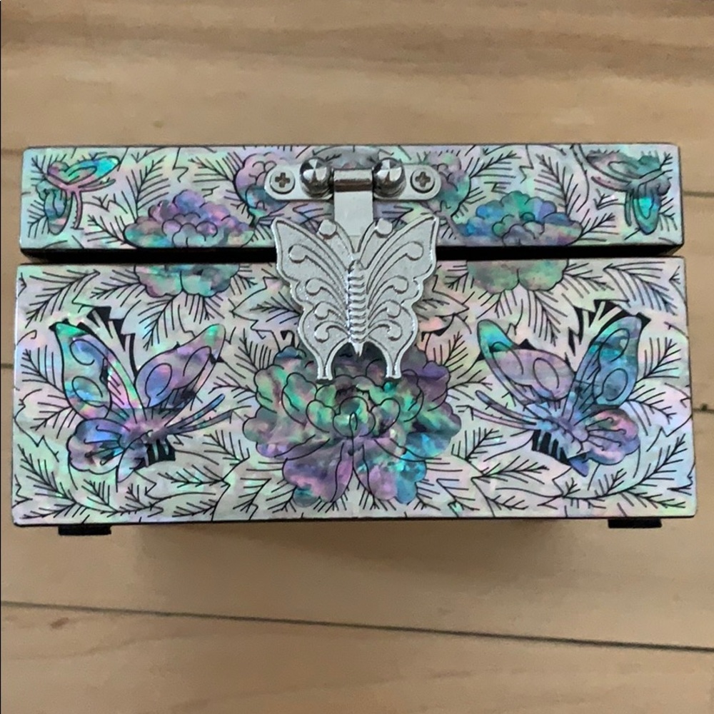 Butterfly jewelry box